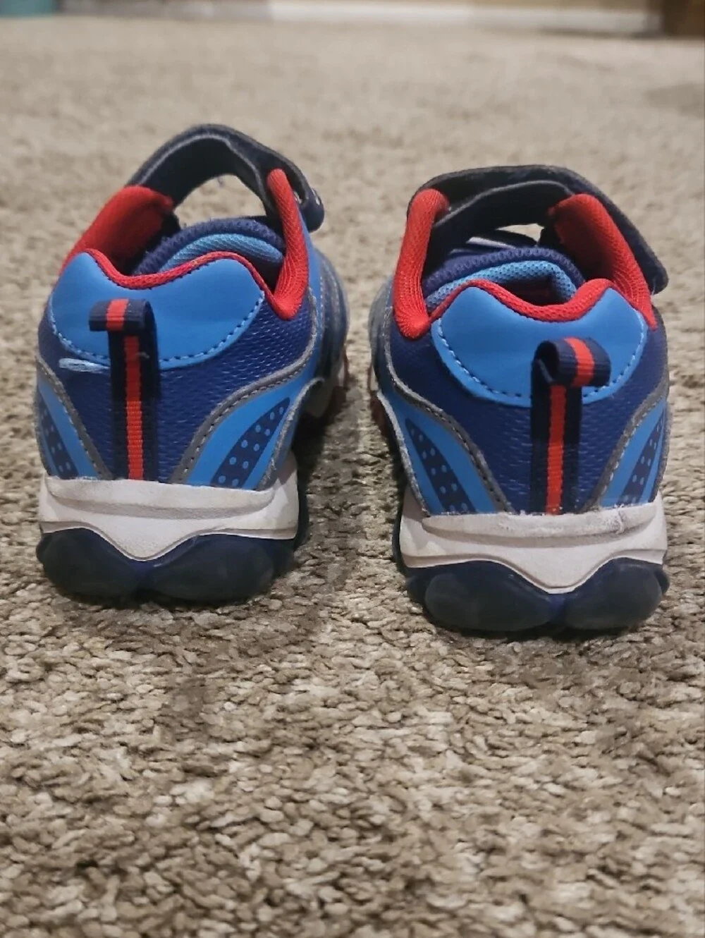 Warner Bros. Looney Tunes Blue & Red Kids Athletic Sneakers Size 11